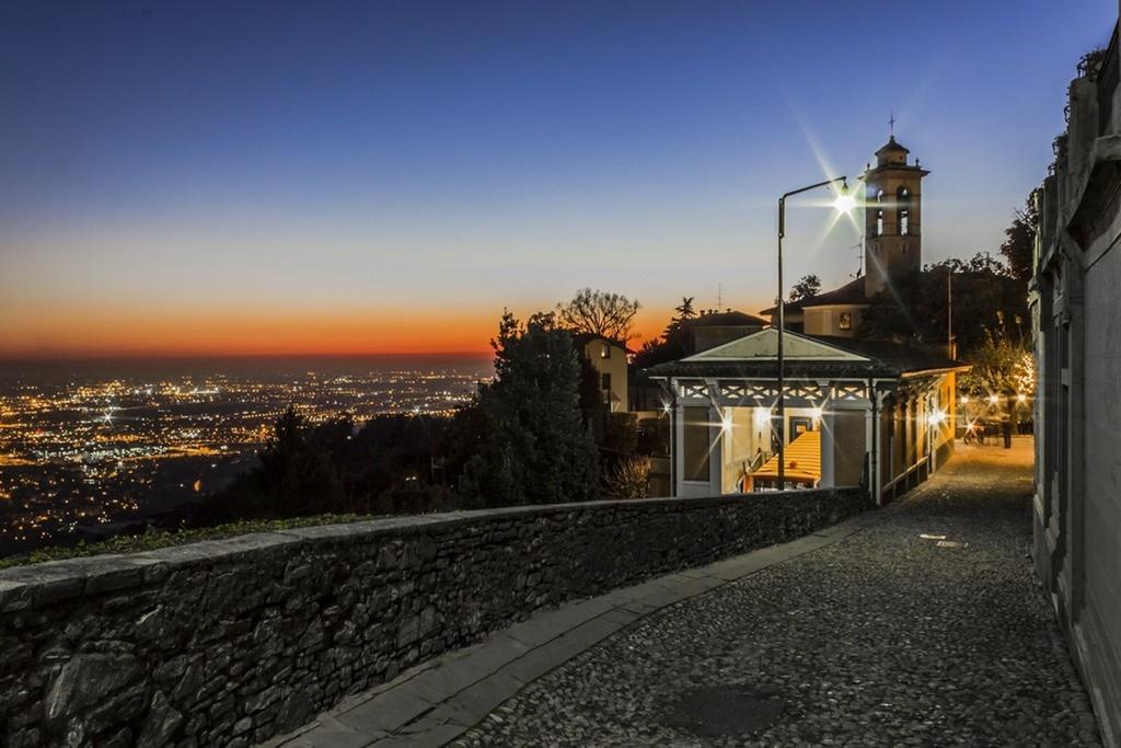 Porta Dipinta House Bergamo Alta Apartment Bilik gambar