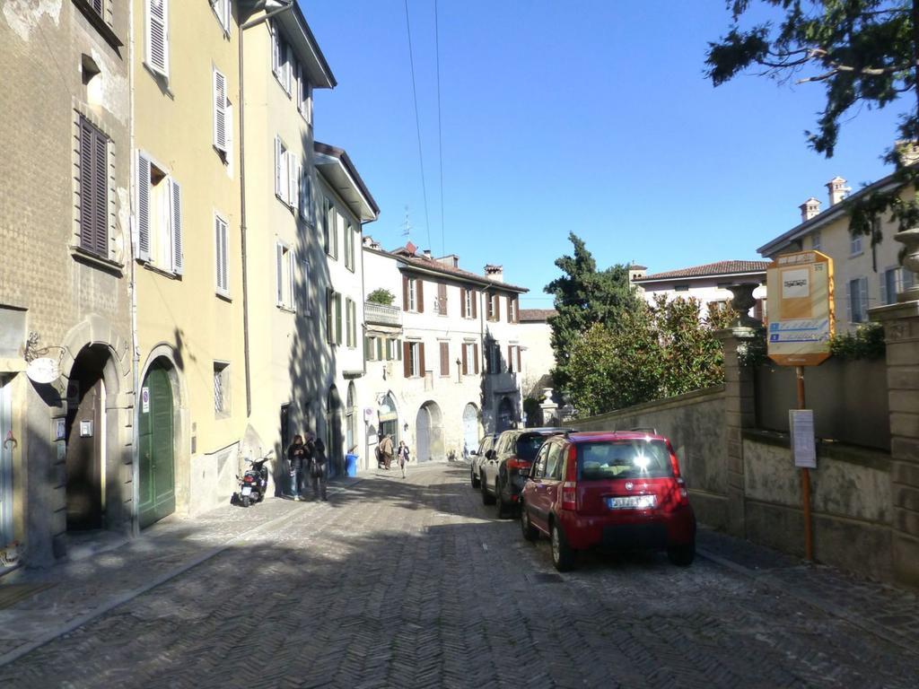 Porta Dipinta House Bergamo Alta Apartment Bilik gambar