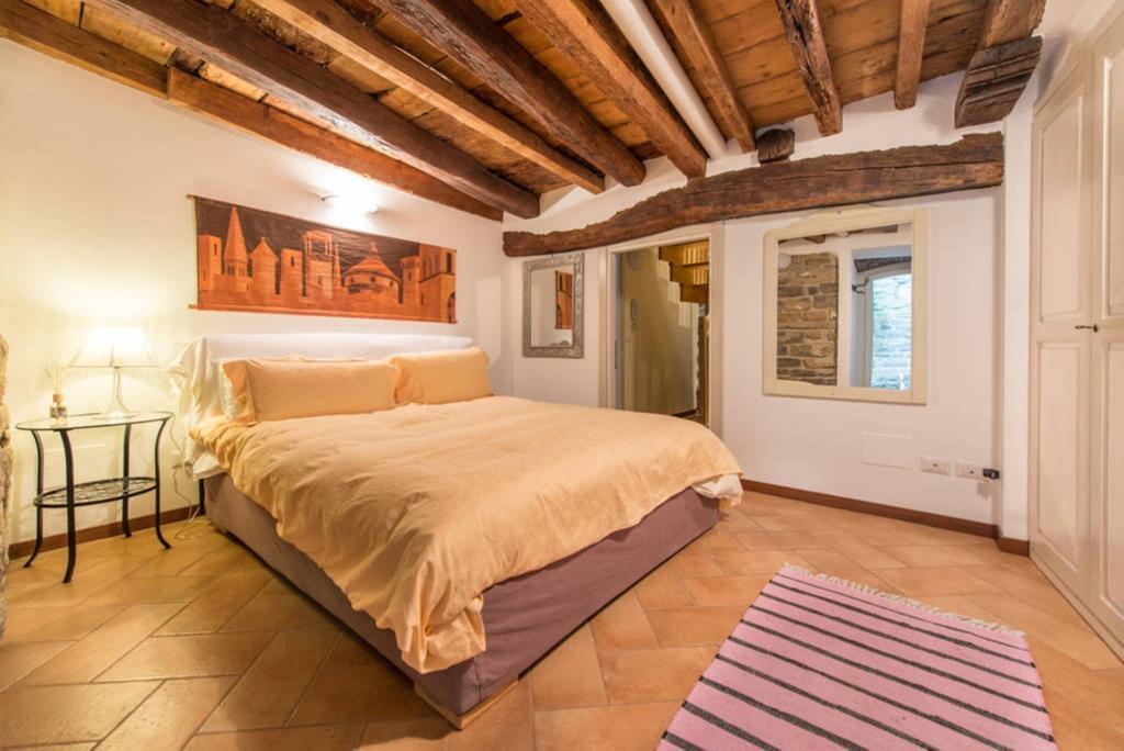 Porta Dipinta House Bergamo Alta Apartment Bilik gambar